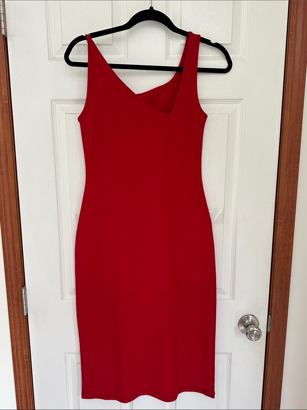 Gracia Red One-Shoulder Chain-Detail Dress - Picture 4 of 8